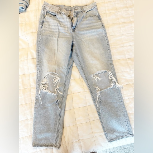 American Eagle Distressed High-Waisted Mom Jeans - Size 10 - Picture 1 of 2